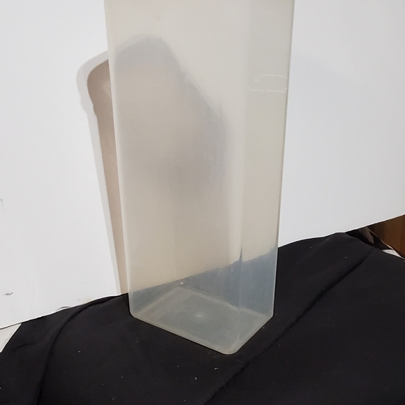 Lock & Lock Storage Container - Picture 4 of 6